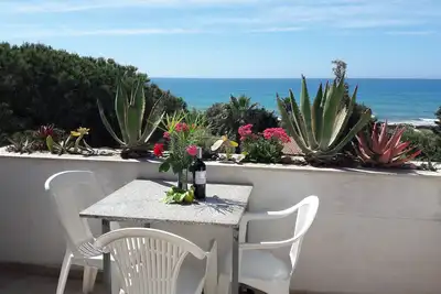 Image de Appartement de vacances au bord de la mer avec une vue fantastique sur la mer