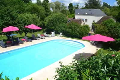 Image de Gite de la vallée de la Loire pour 4/5 avec superbe piscine chauffée et lac de pêche de la carpe