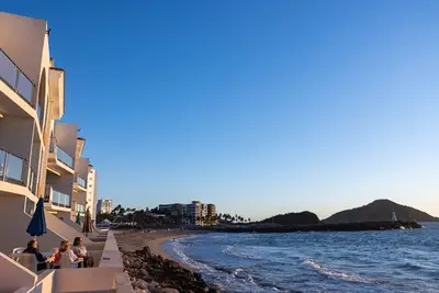 Image de Condo rénové face à la plage