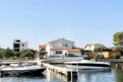 Image de Appartement dans Sukošan avec terrasse, Climatisation, Wifi (131-1)