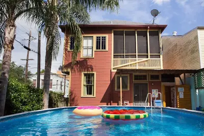 Image de Poolhousepalazzo Huge Priv Piscine Et Piscine - Steps2 Convention / Dome