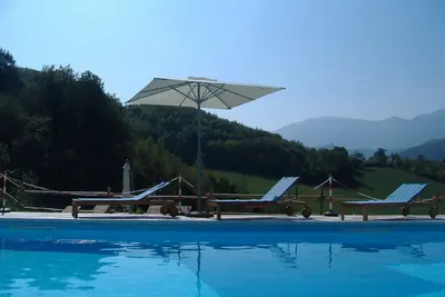 Image de Ferme avec piscine immergée dans un cadre naturel de la Montefeltro - 1 -
