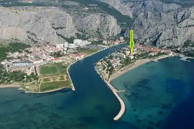 Maison de vacances dans Omiš avec terrasse, Climatisation, Wifi, Machine à laver (4183-1)