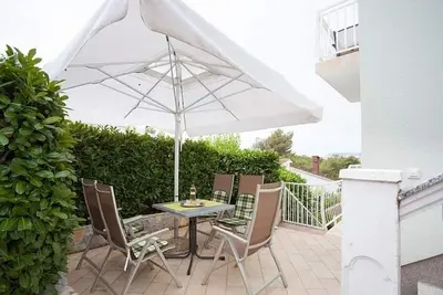 Image de Appartement dans Omišalj avec vue mer, terrasse, Climatisation, Wifi (3623-4)
