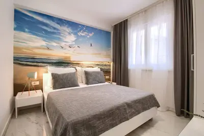 Image de Appartements de vacances modernes avec balcon, parking et vélos, près de la plage