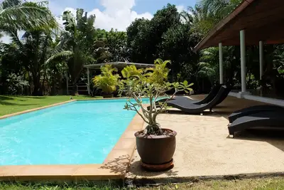 Image de Piscine privée, 2 chambres, situé au calme, véranda spacieuse, grand jardin