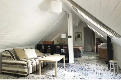 Image de Grande chambre au dessus d'un atelier d'artiste