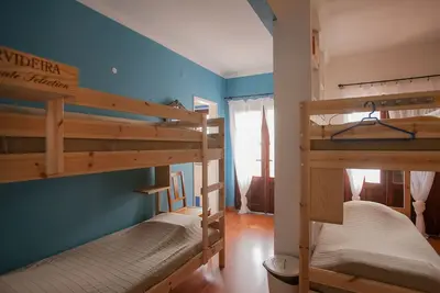 Image de Dortoir de 6 lits: Chill Hill Hostel & Private Rooms - Peach Garden (Rnal Nº 7624 \/ Al)
