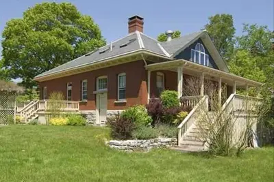Image de Brique rénovée, Waterfront Home sur l'île de Cushing.