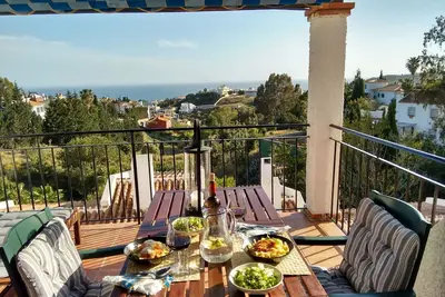 Image de Appartement avec terrasse ensoleillée et vue mer