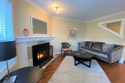 Image de Duplex de 3 chambres, comme à la maison dans un quartier résidentiel calme
