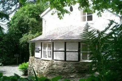 Image de Cottage avec piscine, près de la mer et des montagnes