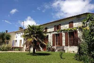 Image de Superbe maison en pierre et annexe avec grande piscine exclusive. 11 personnes +