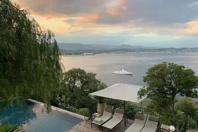 Image de Villa piscine magnifique vue a 180 sur mer Ă 100m. 12 couchages 6 Sdb