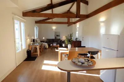 Image de \"Maison Oyan\", merveilleusement ensoleillé et au milieu de la campagne ensoleillé