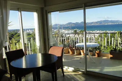 Image de Cannes sur La Croisette - face à la mer  - 3 pièces - vue féérique