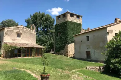 Image de Borgo historique et restauré avec petite église, vaste nature + priv. lac