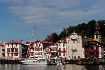 Image de Bel appartement 3 chambres place du fronton du vieux Ciboure