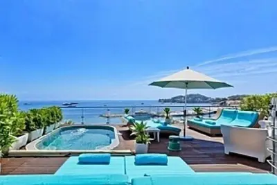 Image de Superbe villa avec vue sur la mer au coeur de St Jean Cap Ferrat