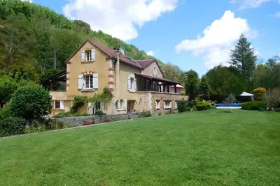 Image de Appartement de jardin avec terrain privé et piscine
