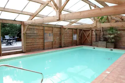 Surf, sable, randonnée et vélo de base avec une piscine d'eau salée de 10 mx 5 m!