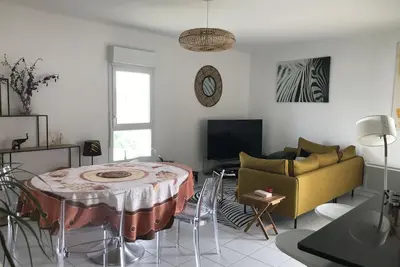 Image de Appartement cosy avec terrasse spacieuse pour deux voyageurs