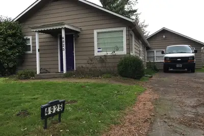 Image de Fermer dans le sud-ouest de Portland - 5 minutes du centre-ville / Ohsu - Maison de 3 chambres - Grand jardin