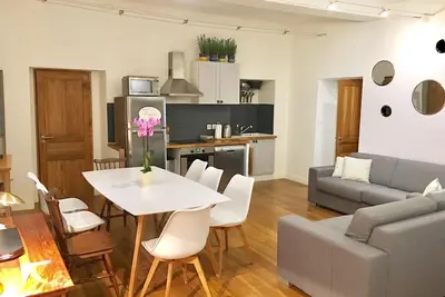 Image de Appartement 70m2 sur la port - 6-8 personnes. Accès en tramway de l’aéroport.