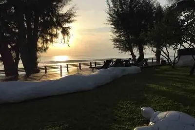 Image de Away Las Tortugas condo en bord de mer @ hua