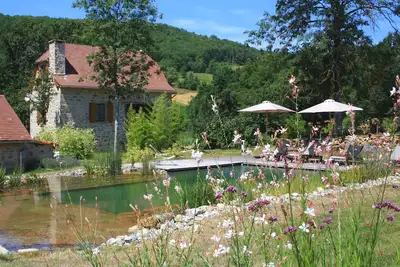 Image de Gîte Quercy, charme contemporain, grand confort, jardin arboré piscine naturelle