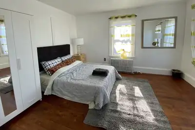 Image de Appartement spacieux - Ă 8 km de Boston!