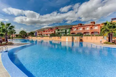 Image de Appartement La Paz à Cumbre Del Sol, 5 couchages, offre air conditionné, Tv, piscine