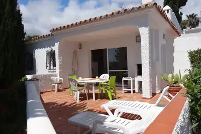 Villa vue sur mer à 5 mins des plages avec grande piscine privée partagée