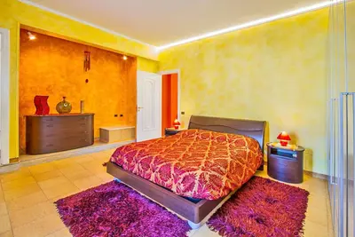 Image de Appartement 2-4 place un jet de pierre du cours du centre historique