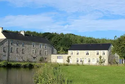 Image de Les Hirondelles, chalet au bord du lac avec piscine