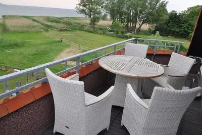 Image de topausgestattete Appartement Ă LĂĽtow ĂŽle d'Usedom avec vue directe de l'eau!