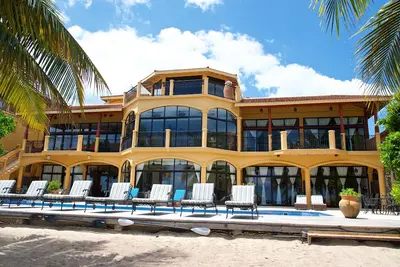 Image de Villa Verano Sunrise Home - Villa de luxe en bord de mer parfaite pour les groupes