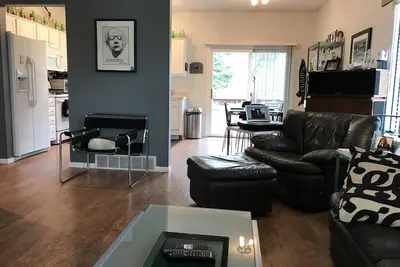 Image de Townhome Ouest Omaha avec une grande sensation! ! Location Mensuelle Seulement, 31 nuits minimum!