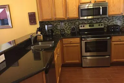 Image de Belle 3bdr + 2. 5ba, pataugeoire intérieur station fermée! 5 min de Disney!