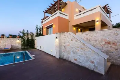 Image de Villa privée de luxe avec piscine privée, jardin, ordinateurs portables et location de vélos gratuite