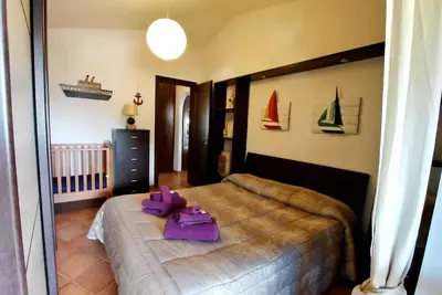 Image de Trésor ensoleillé, belle appartement avec terrasse à quelques pas de la mer et Rome