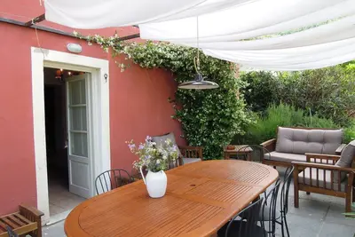 Image de appartement spacieux et confortable dans une ferme avec piscine, à 6 km de Lucca
