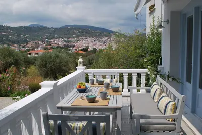 Enastron Guesthouse, Magnifique Jardin Et Vue À 5 Min De Marche Du Port - Plage