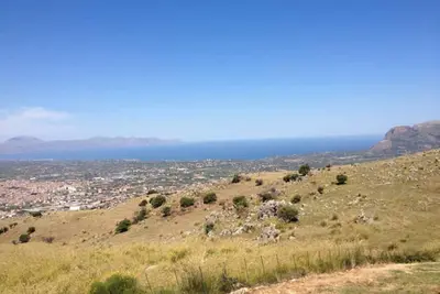 Image de u confortable. salon de vacances tranquille. 65m². + Terrasse de 30 m². , U avec piscine. vue sur la mer