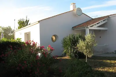 Image de Villa contemporaine, 5 minutes à pied du village, 4. 5km de la mer.