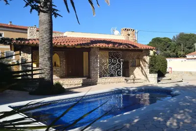 Image de Belle Villa Avec Piscine PRIVÉE Et Jardin.