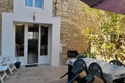 Image de Maisonnette 2\/4p cour privée, Calme. 200m thermes. 10 min des plages de Royan!