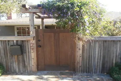 Image de Belle maison dans la vieille ville *** Tarifs spéciaux à long terme ***