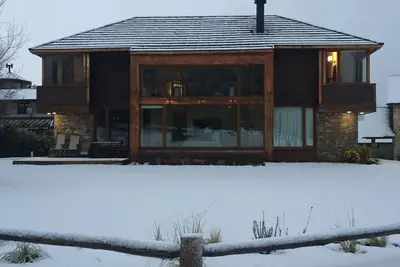 Image de Belle maison sur terrain de golf Dans Bariloche, Arelauquen Country Club, Patagonia