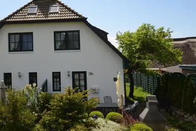 Image de Grande maison pour 8 personnes + bébé, terrasse, cheminée + partie de jardin, à proximité de la mer